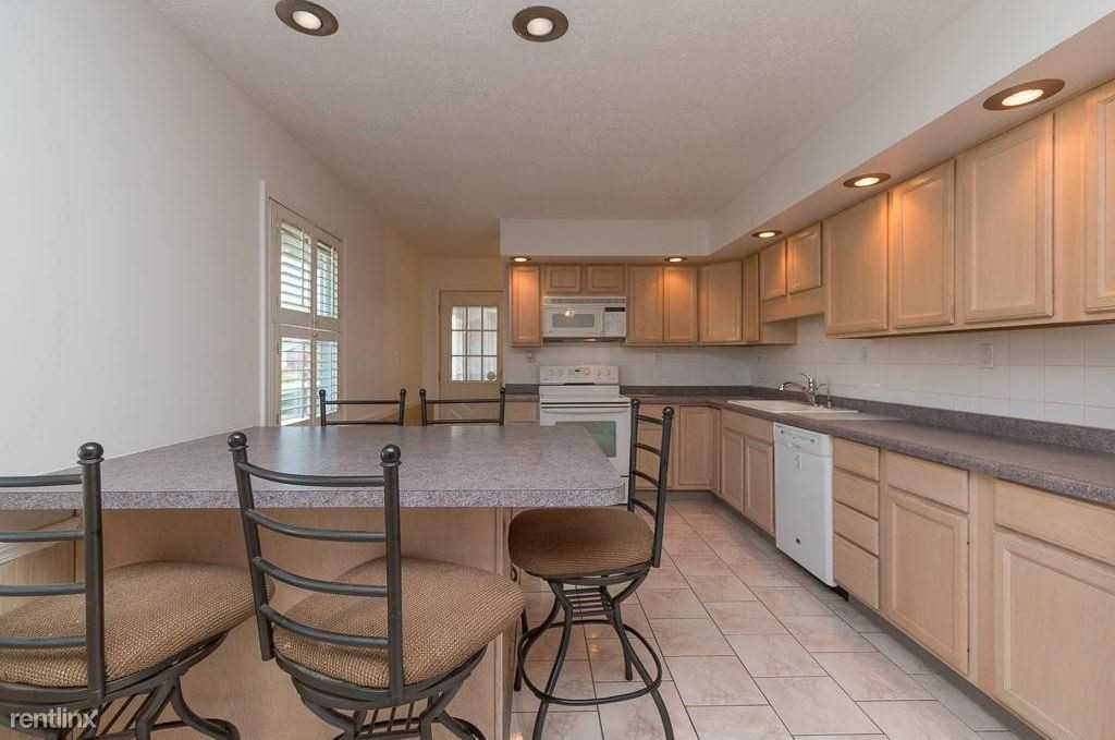 7233 E 17th St - Photo 2 of 16