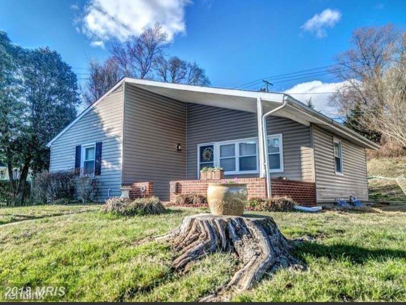 38 Greenmeadow Dr - Photo 2 of 9