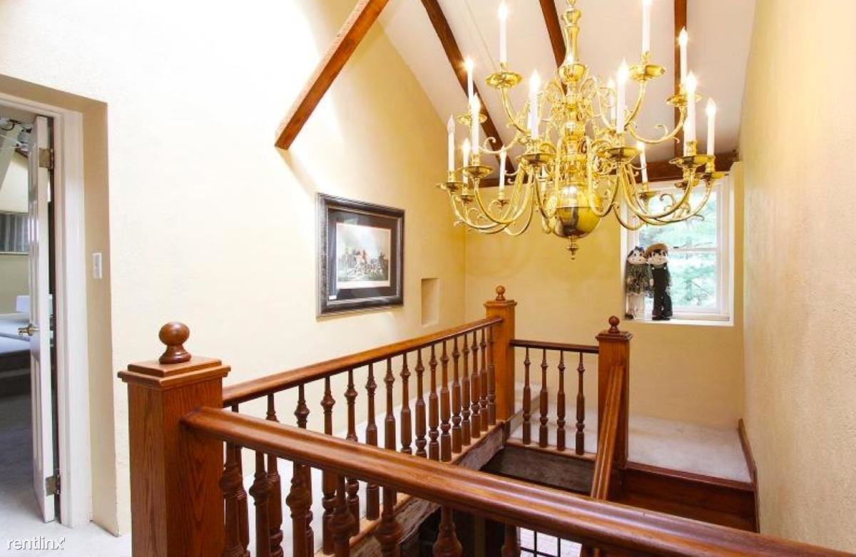 8 Farm Cottage Rd - Photo 3 of 20