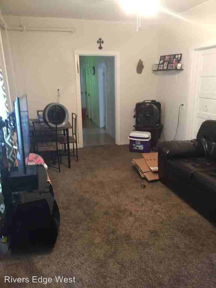 1120 Franklyn Ave - Photo 2 of 3