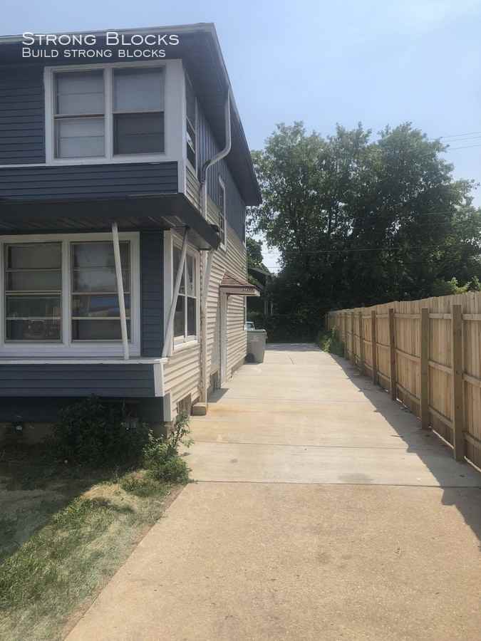 2724A N 60th St - Photo 3 of 14