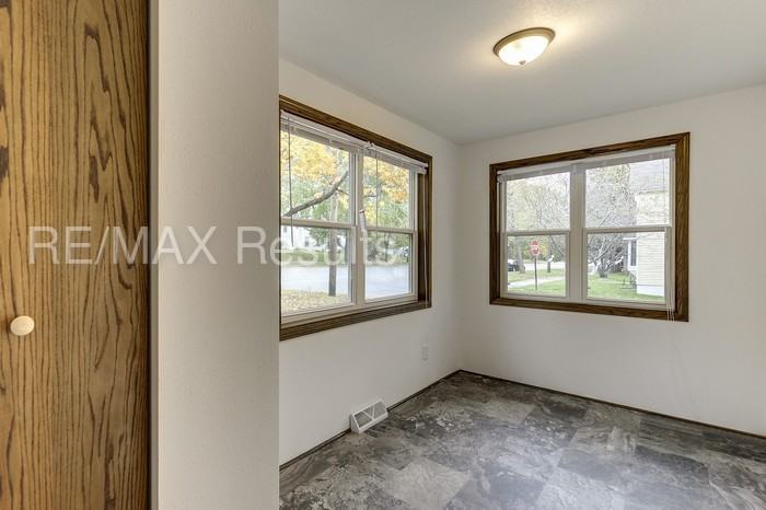 701 2nd Ave N #A - Photo 3 of 25