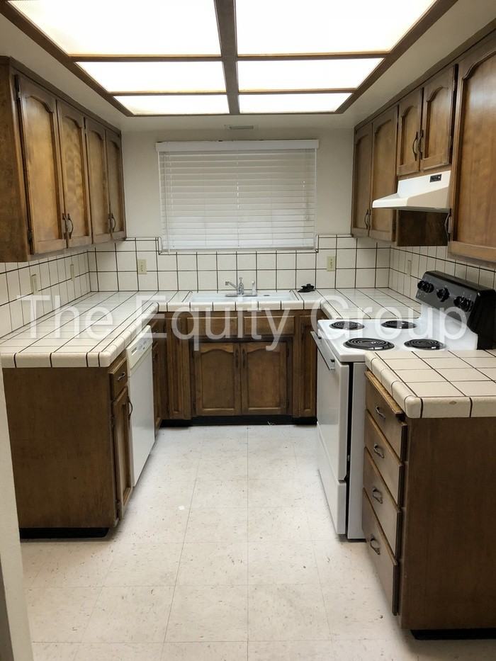 3525 S County Center Dr - Photo 3 of 11