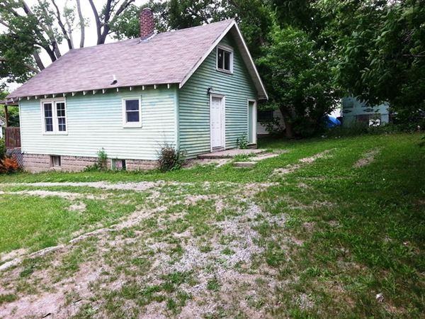 227 Hill St - Photo 2 of 5