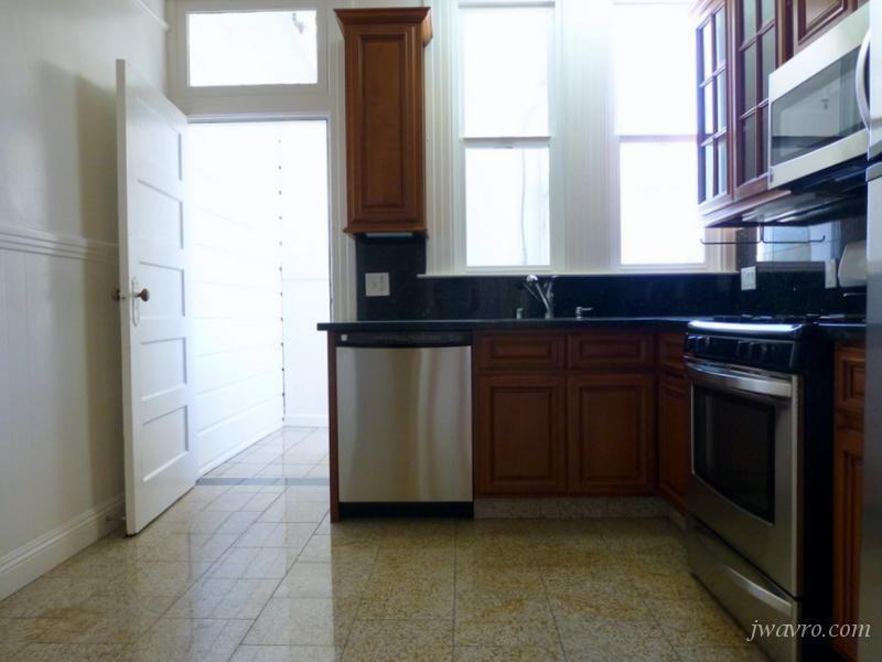 1047 Noe St - Photo 3 of 20