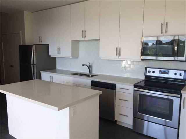 690 King St W - Photo 2 of 9