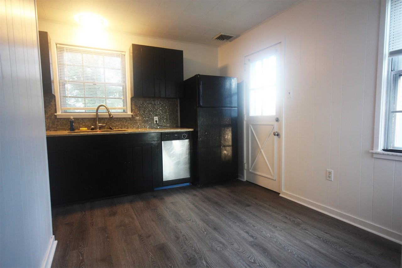 242 N Penn St - Photo 2 of 9