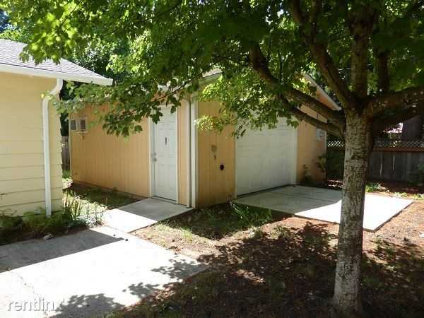11109 SE 52nd Ave - Photo 3 of 10