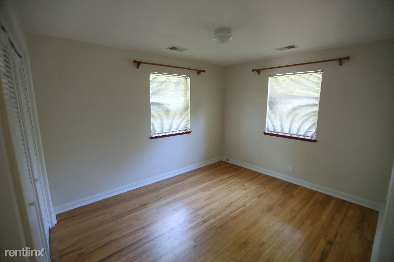 417 E Lake St - Photo 3 of 23