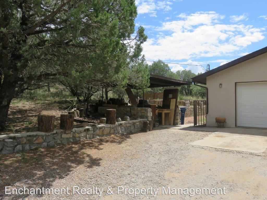 4450 Langstroth Dr - Photo 3 of 9