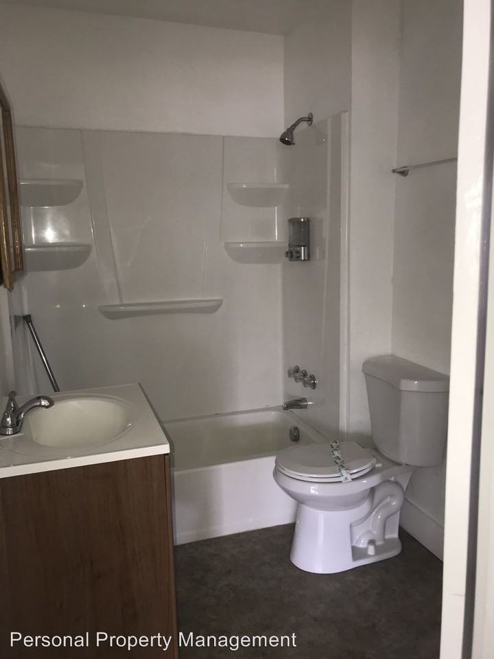 2820 E 8th St #1 - Photo 3 of 7