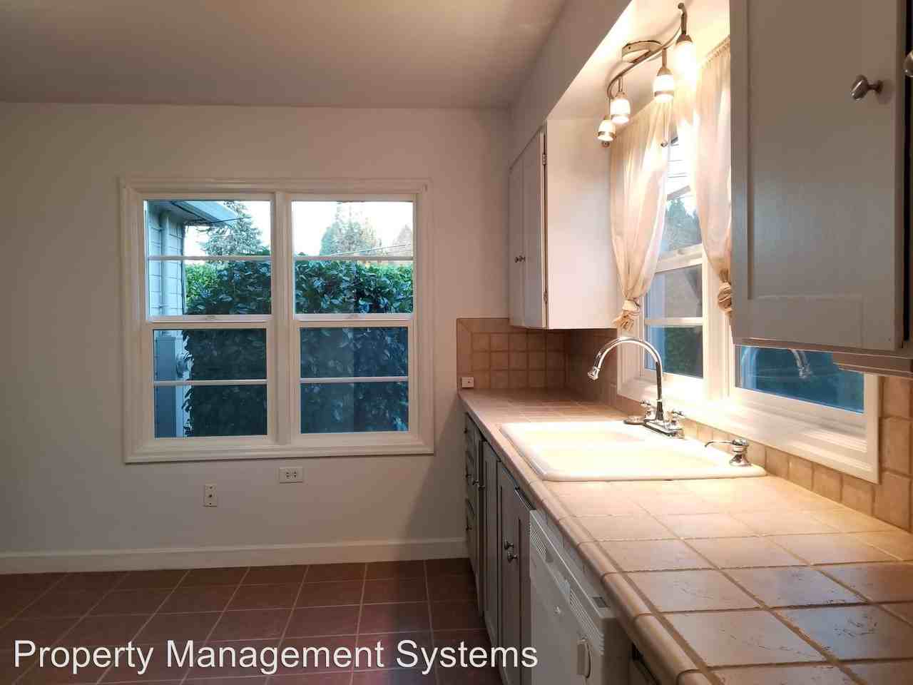 213 Holmes Ln - Photo 3 of 37