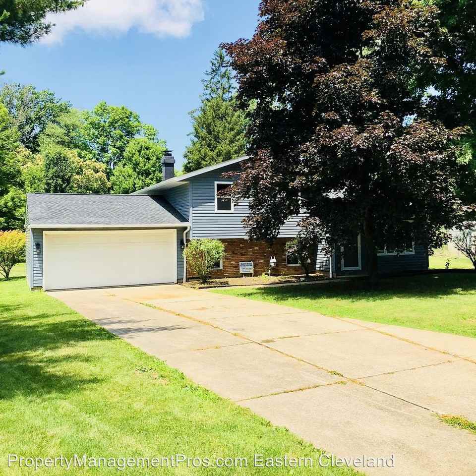 209 Oakwood Ln - Photo 2 of 26