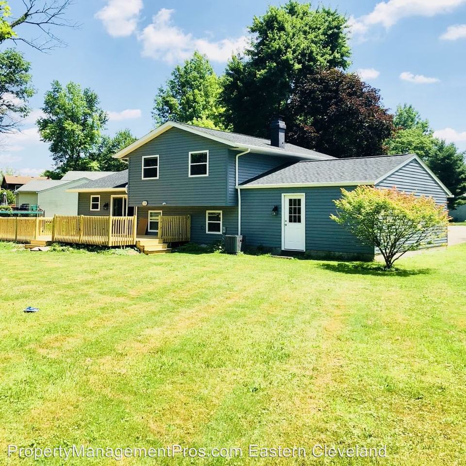 209 Oakwood Ln - Photo 3 of 26