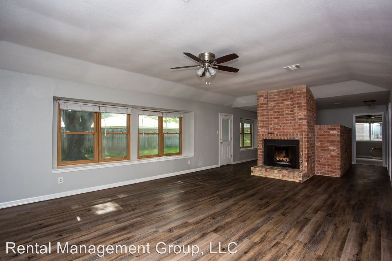 16107 Espinosa Dr - Photo 2 of 9