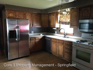 409 Crestlawn Dr - Photo 3 of 24