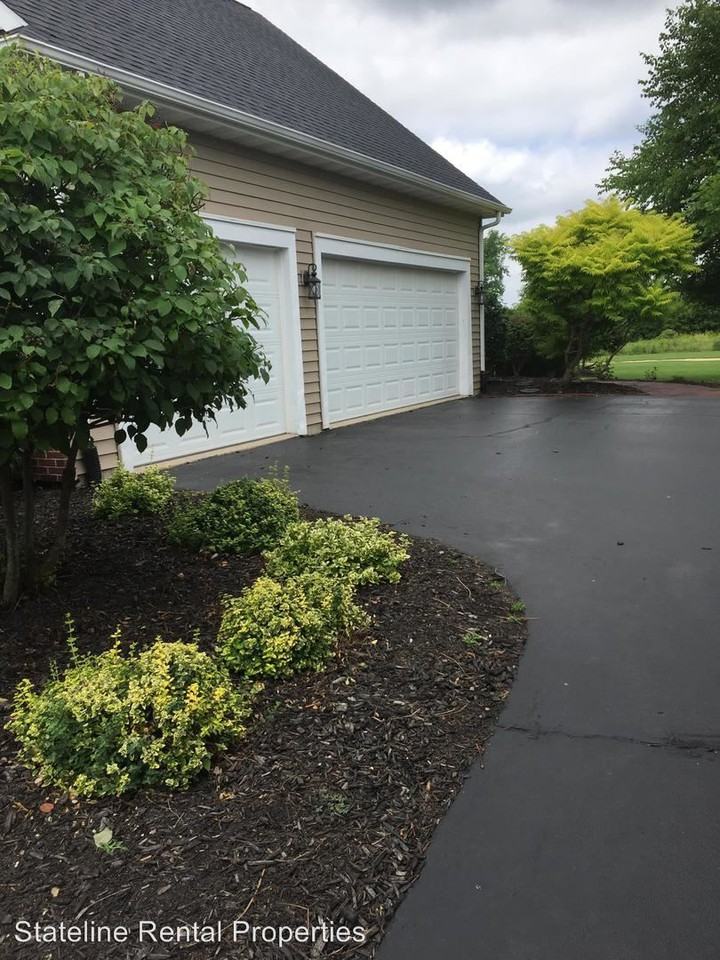 12686 Arboretum Dr - Photo 2 of 8