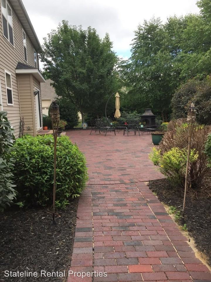 12686 Arboretum Dr - Photo 3 of 8