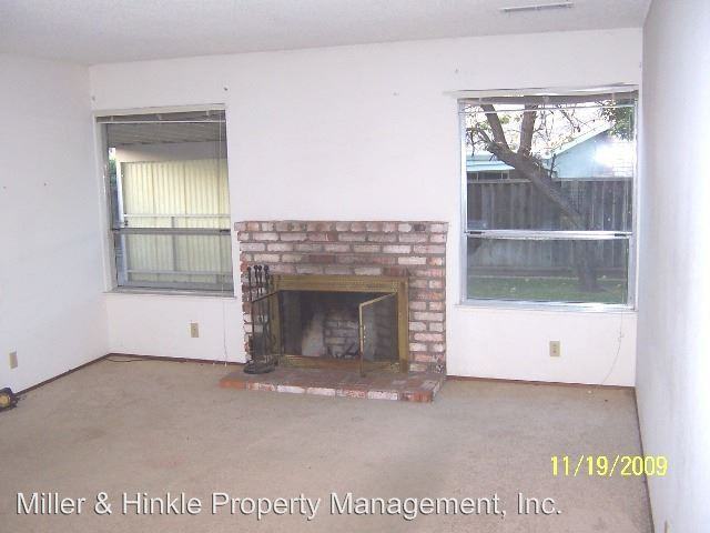 1471 Kingman Ave - Photo 3 of 7
