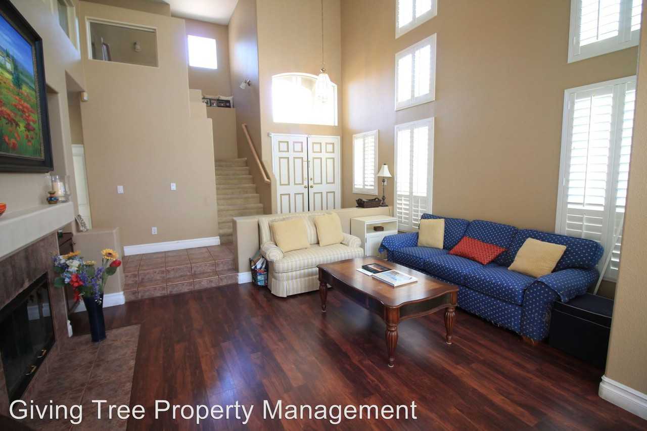 11925 Chalon Ln - Photo 3 of 17