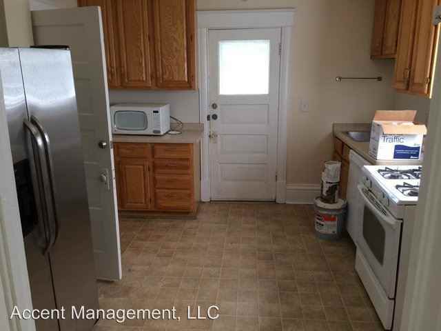 927 Drake St - Photo 2 of 6