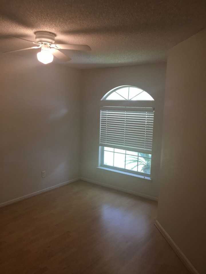 884 Putters Green Way N - Photo 2 of 8