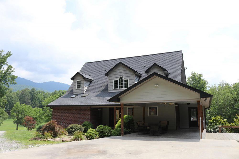 1545 Cove Ln - Photo 3 of 47