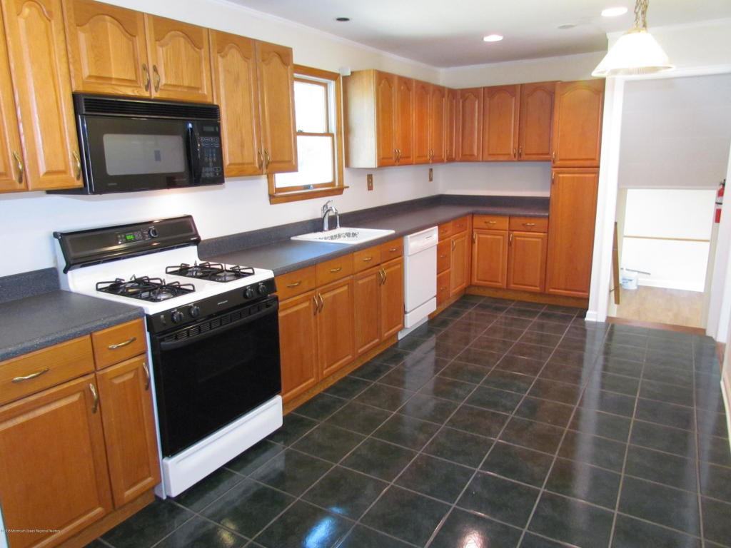 10 Millbrook Dr - Photo 2 of 17