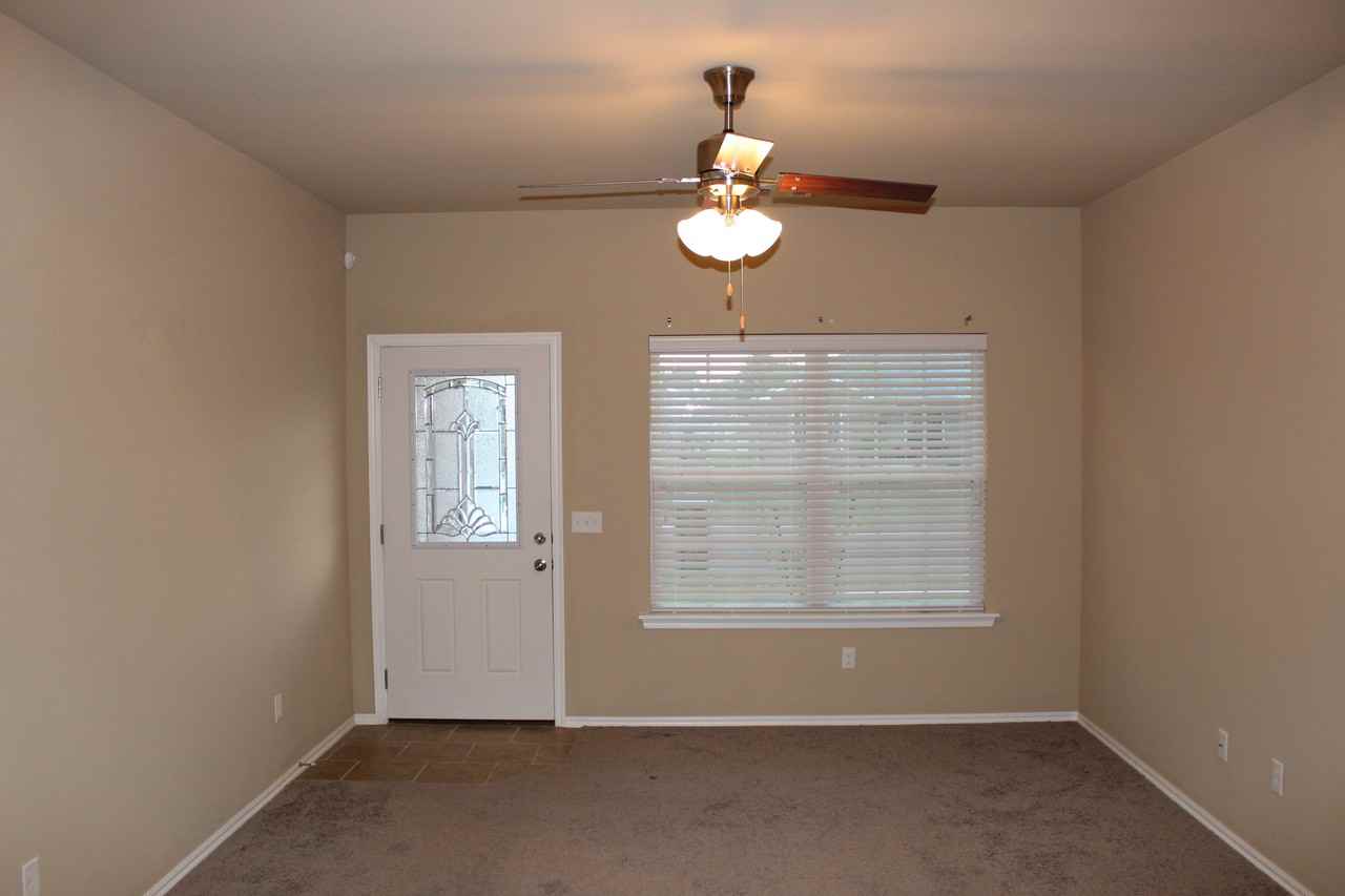 3328 Southeast 95th Street - Photo 3 of 15