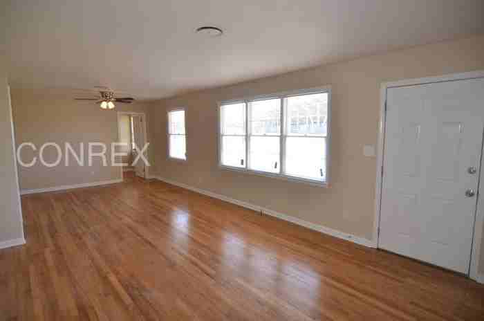 2704 Coleman Ave - Photo 2 of 10