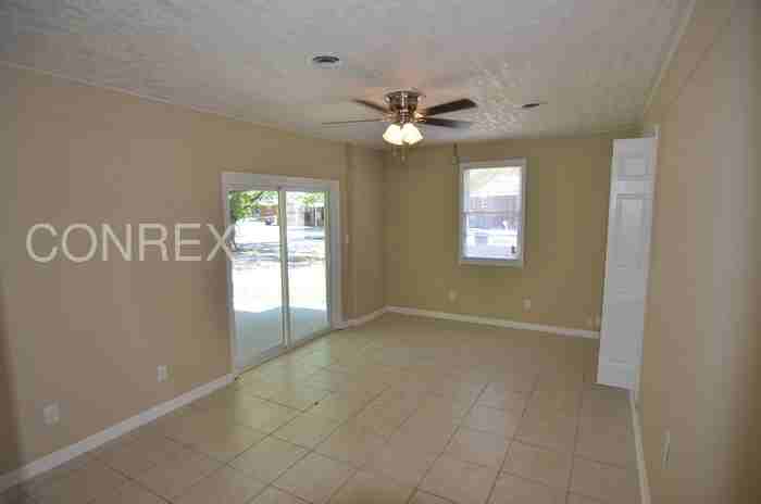 2704 Coleman Ave - Photo 3 of 10