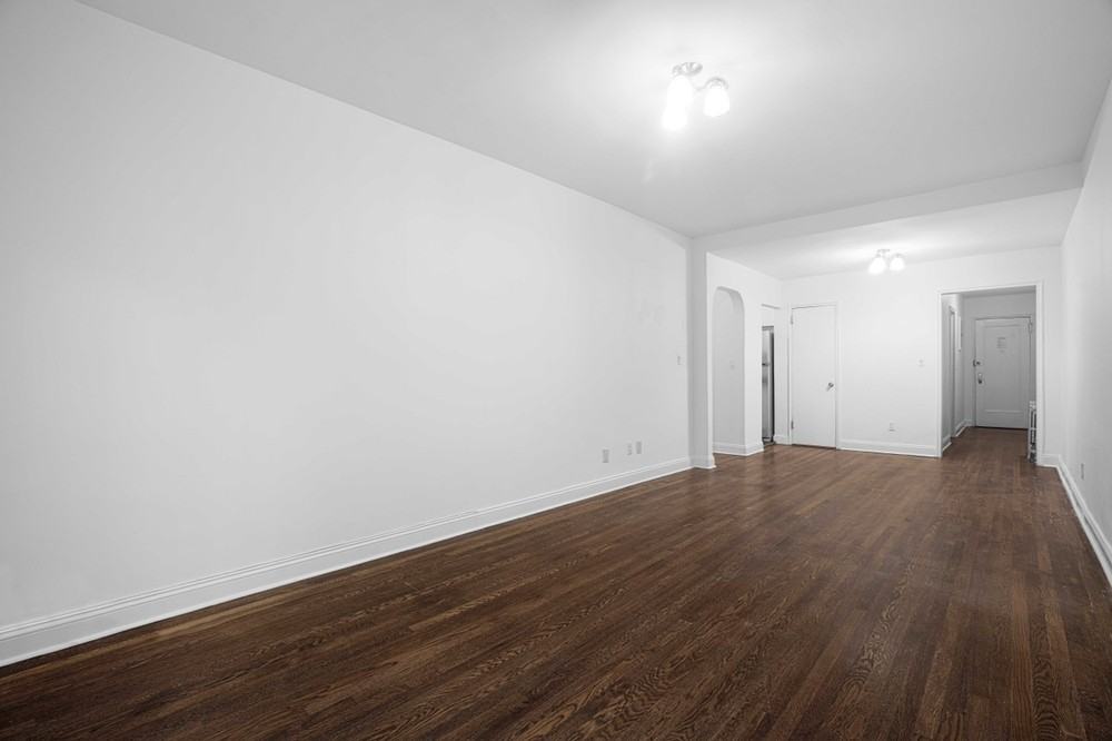 >30 Greenwich Avenue - Photo 2 of 10