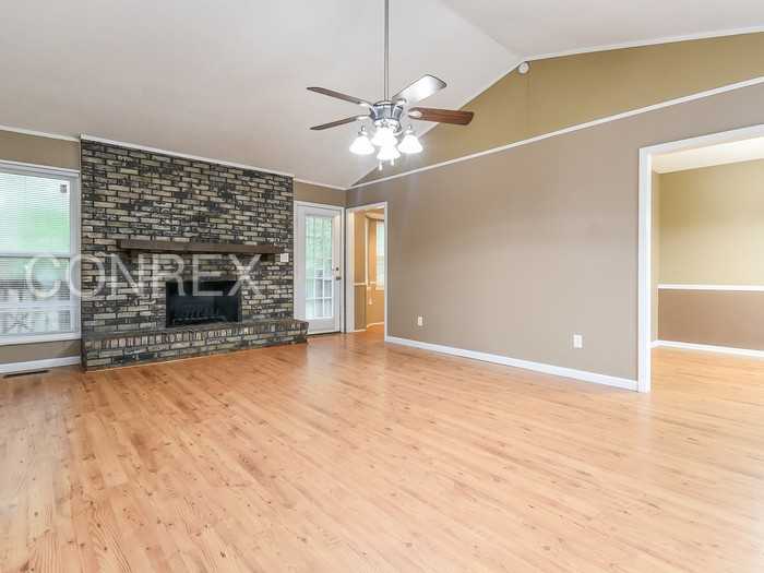 304 Mardis Ln - Photo 2 of 9