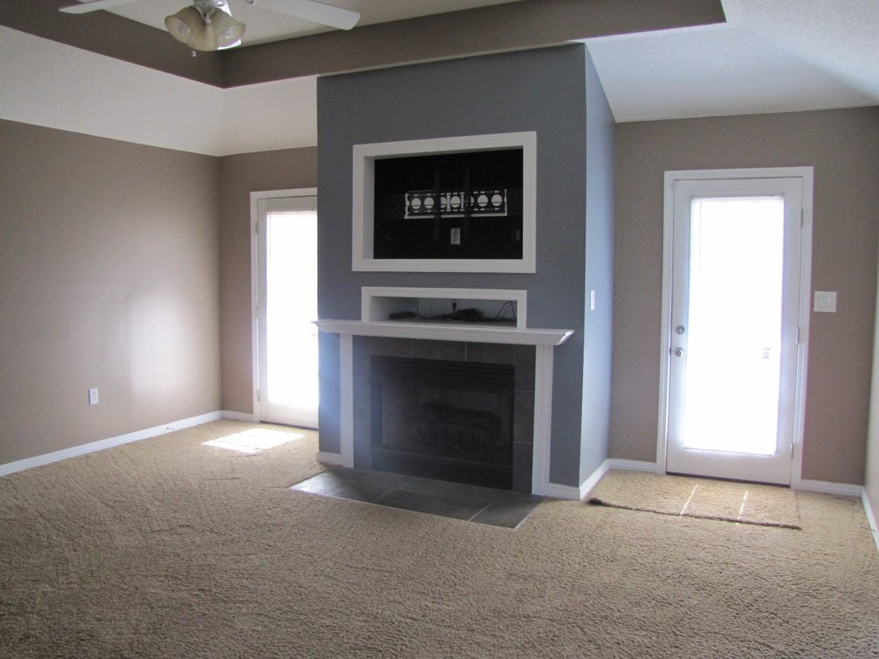 9999 Peyton Dr N - Photo 2 of 10