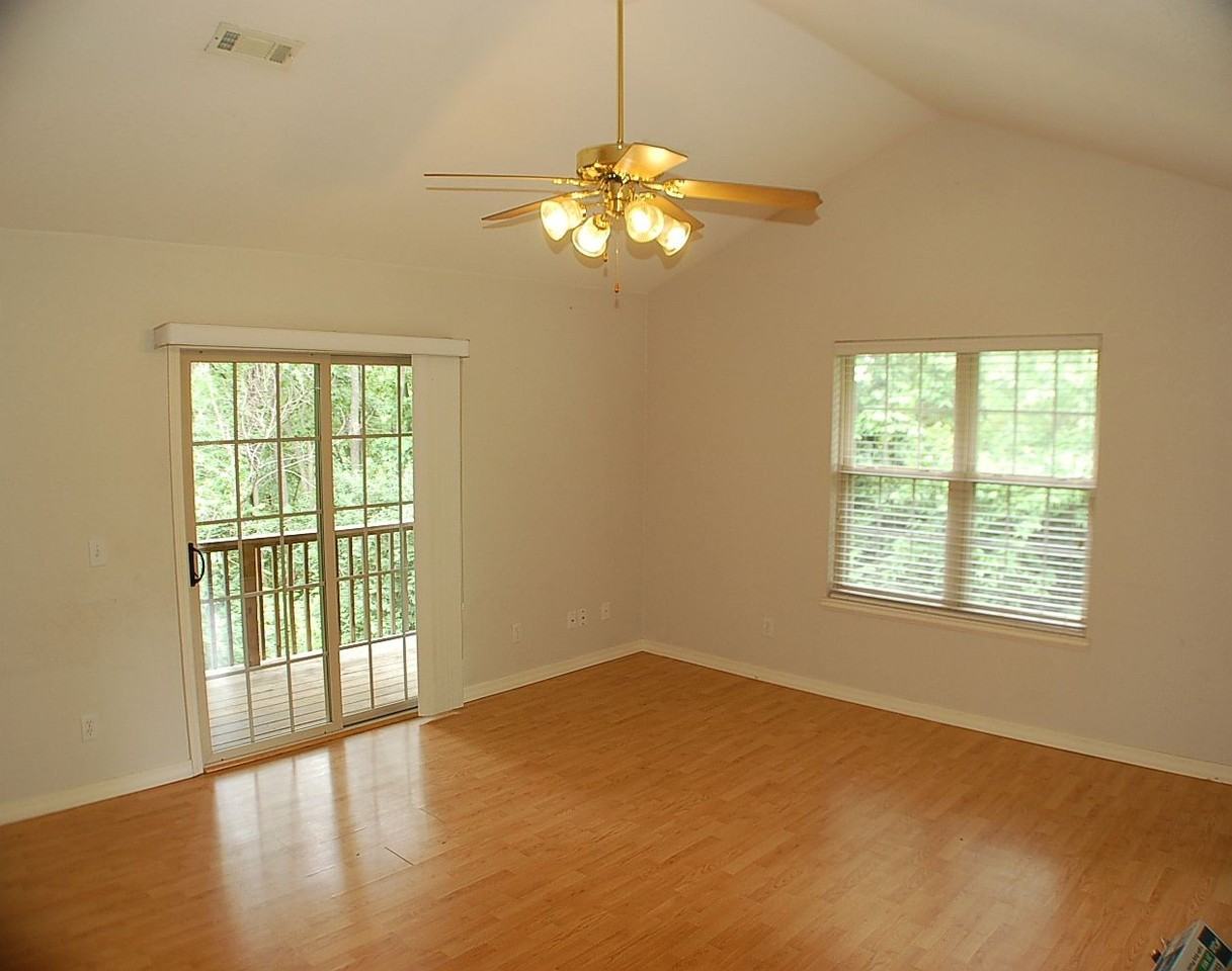 101-147 E Rock St - Photo 2 of 9