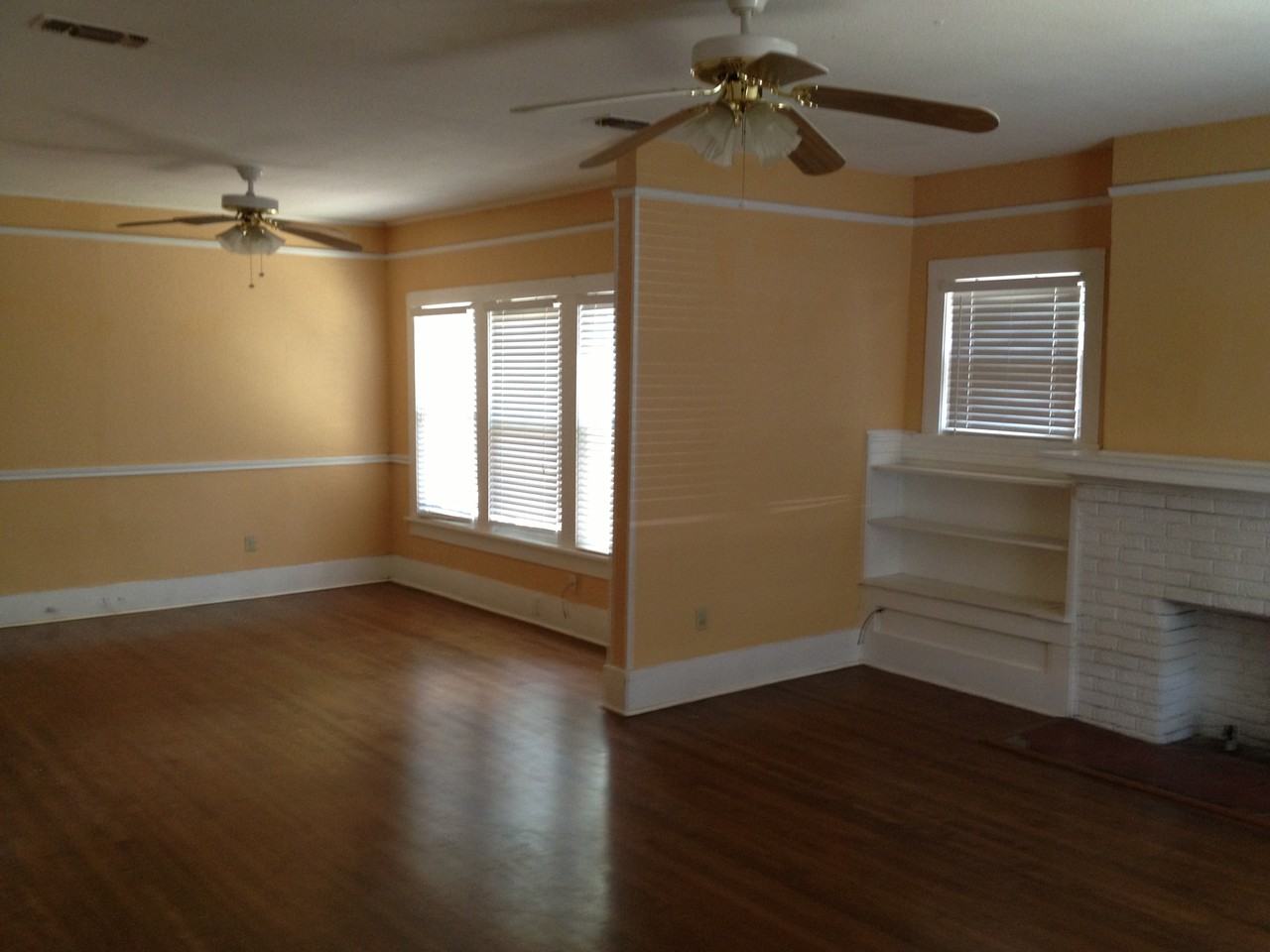 1413 N Sylvania Ave - Photo 2 of 13