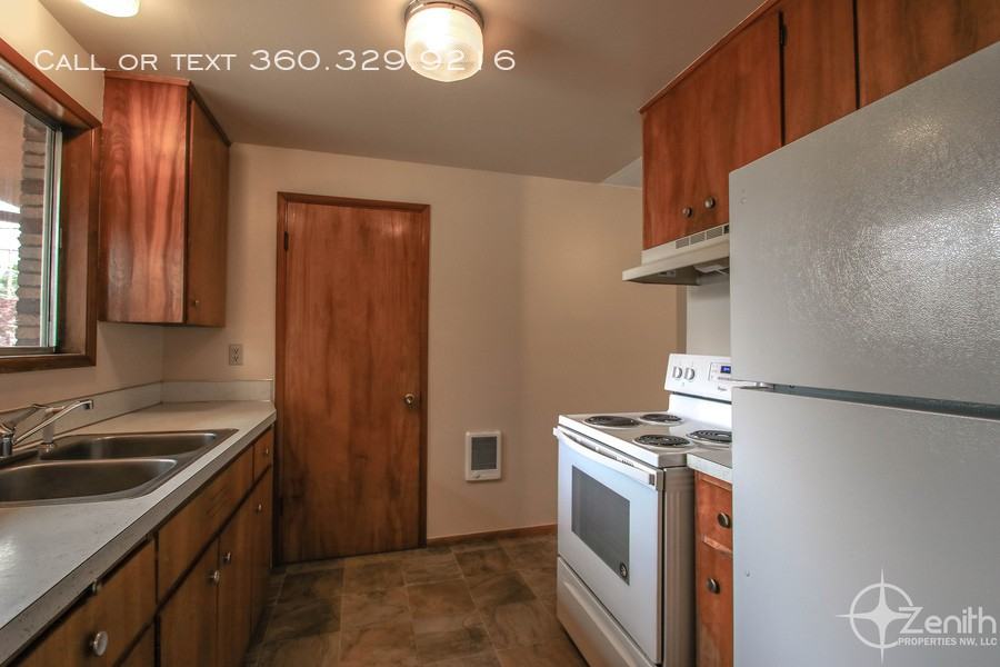 4805 E 18th St - Photo 3 of 9