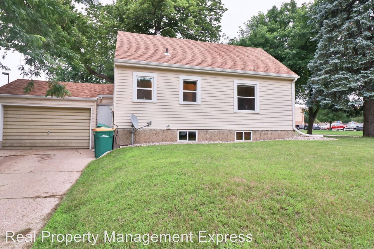 1412 W 17th St - Photo 2 of 28
