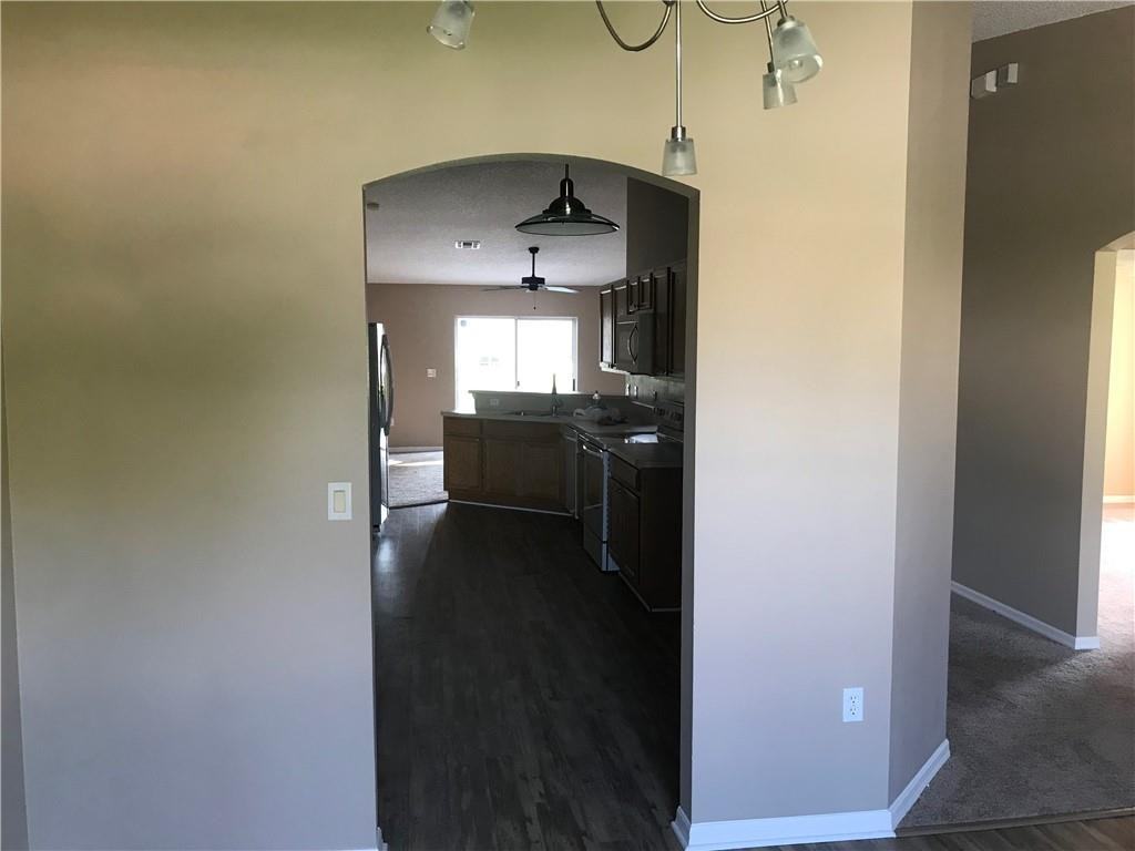 536 Lakeview Dr - Photo 3 of 16