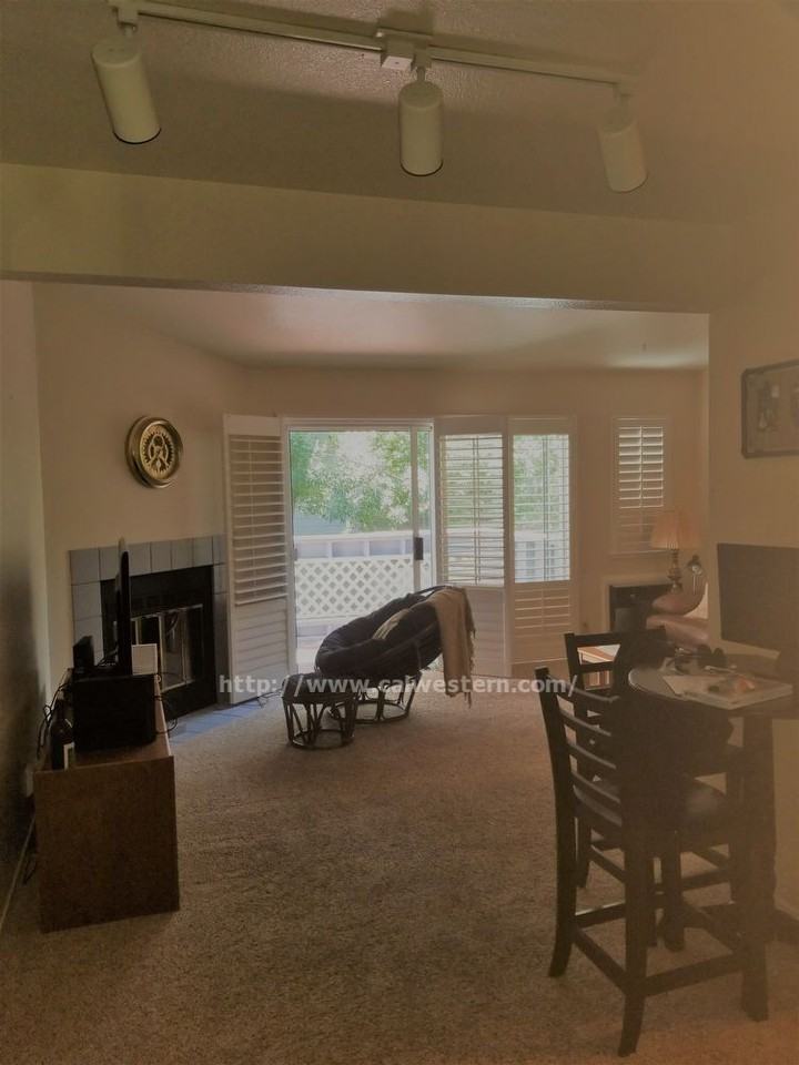 1559 Four Oaks Cir - Photo 2 of 6