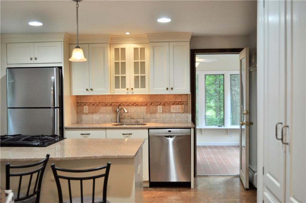 1350 Frenchtown Rd - Photo 2 of 28