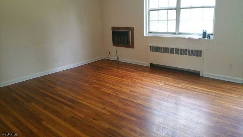 4D Colfax Manor - Photo 2 of 7