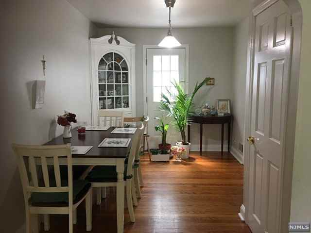 55 Rutgers Pl - Photo 3 of 11