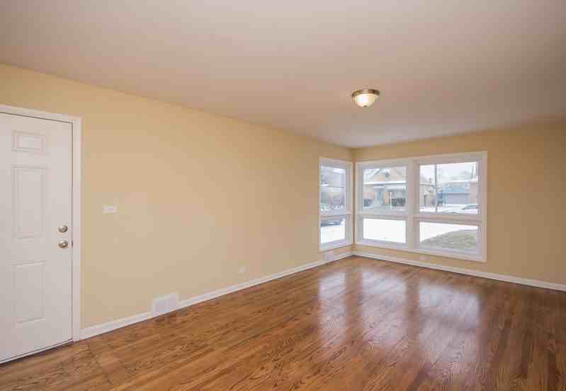 434 Hyde Park Ave - Photo 2 of 15