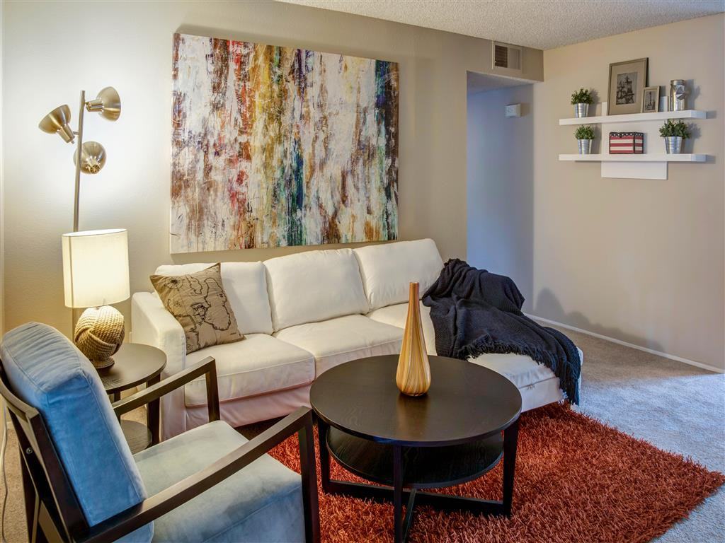 3880 San Ramon Dr - Photo 3 of 10