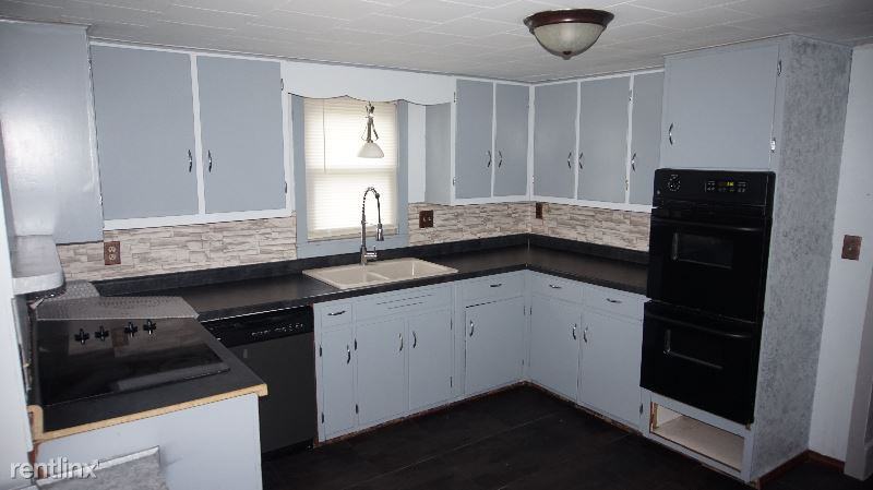 110 N Walnut St - Photo 3 of 11