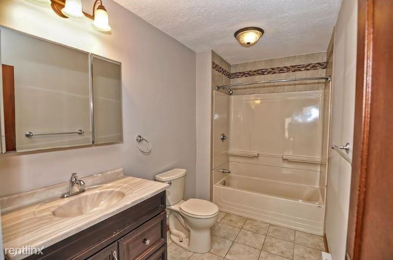 278 Greenwood St - Photo 3 of 10