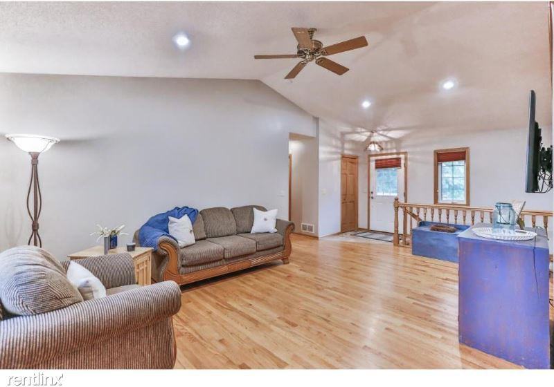 29420 Hillcrest Dr - Photo 2 of 25