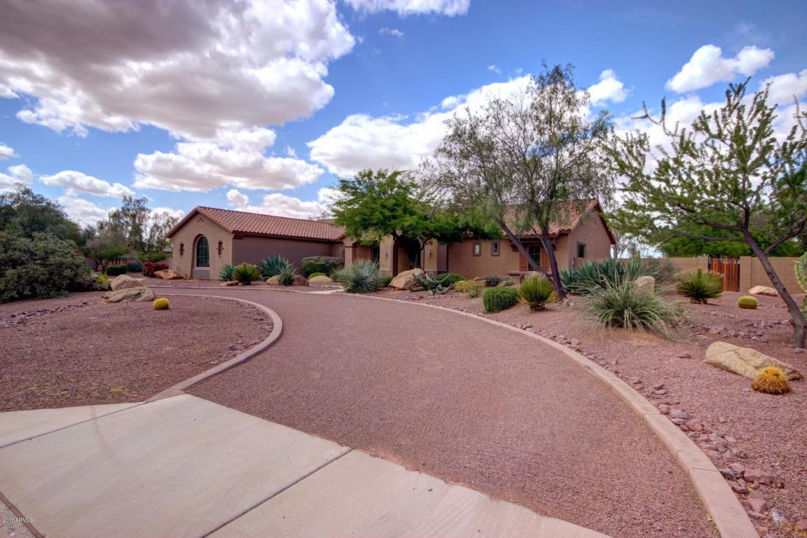 14086 W Hope Dr - Photo 3 of 39