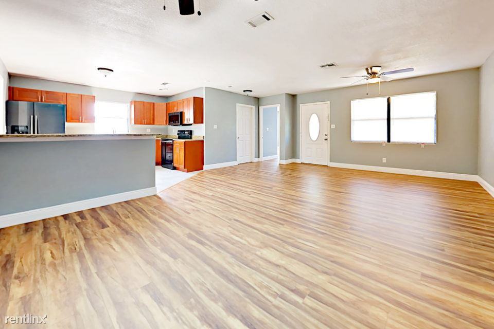 11702 128th Ave N - Photo 2 of 9